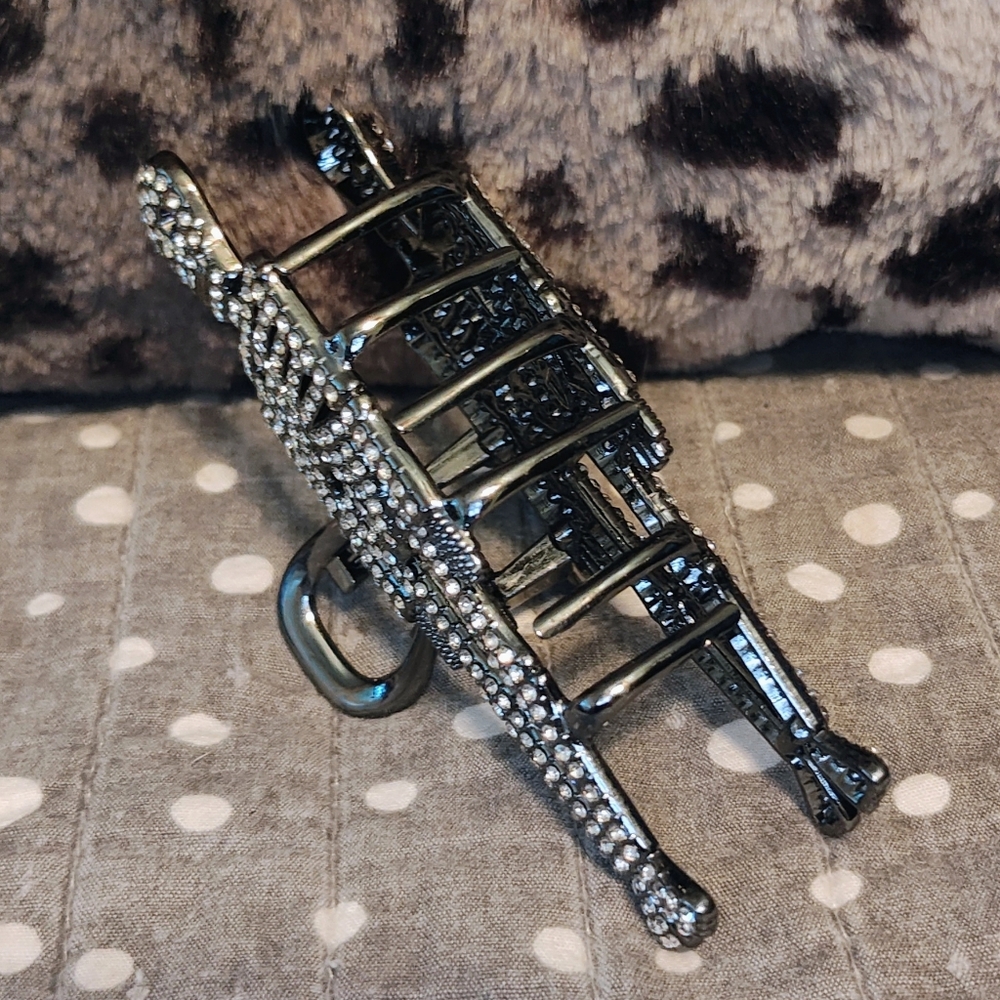 TJ Maxx Rhinestone Skeleton Claw Clip NWOT - Picture 4 of 5